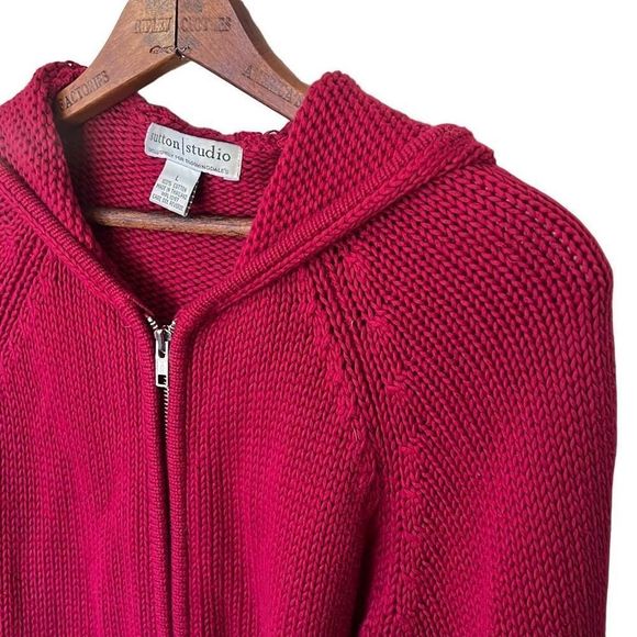 Red Zippered Women's Sweater - Picture 3 of 7